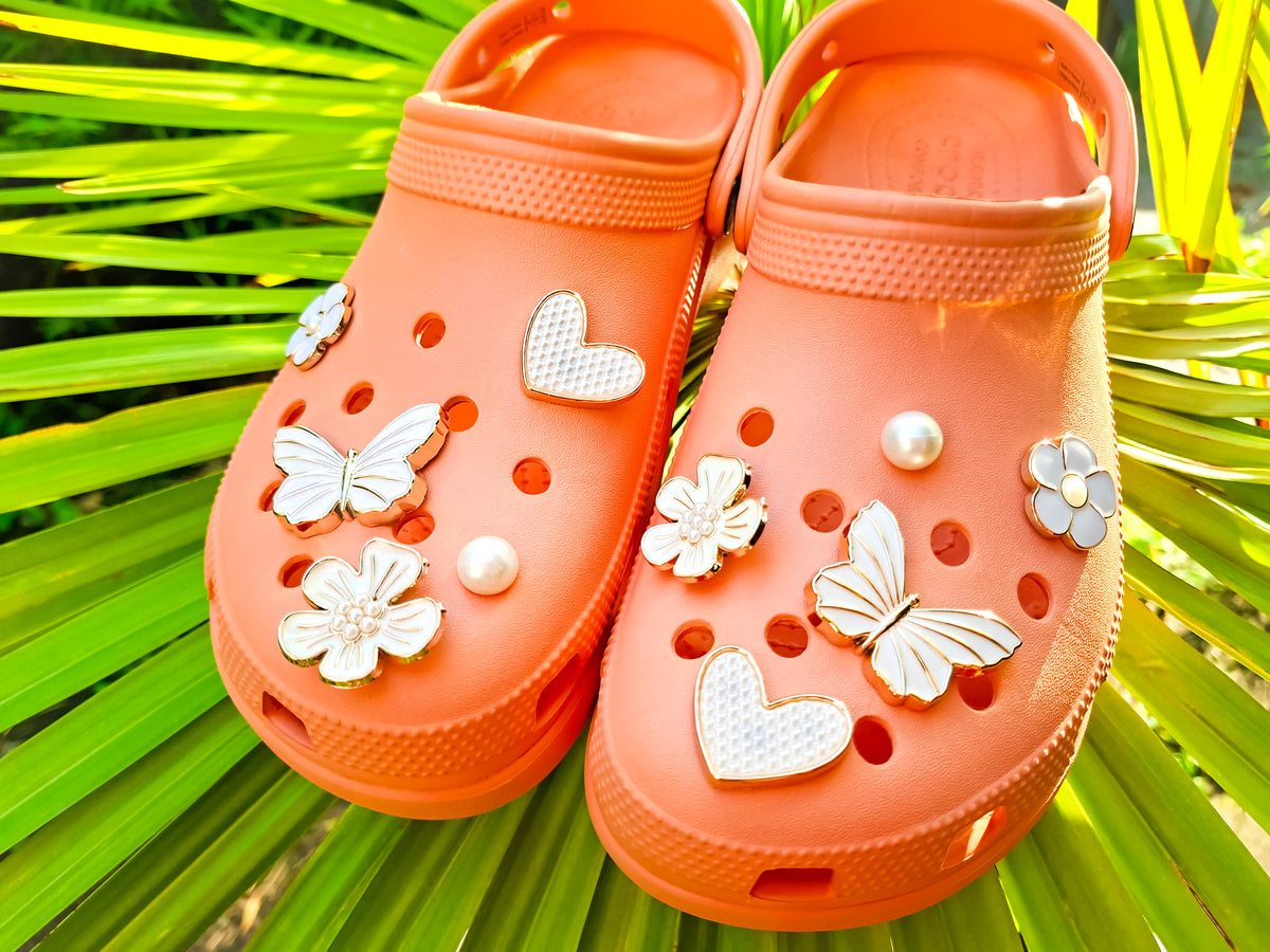 Weißer-Blumen-Clog-Anhänger 10er Set