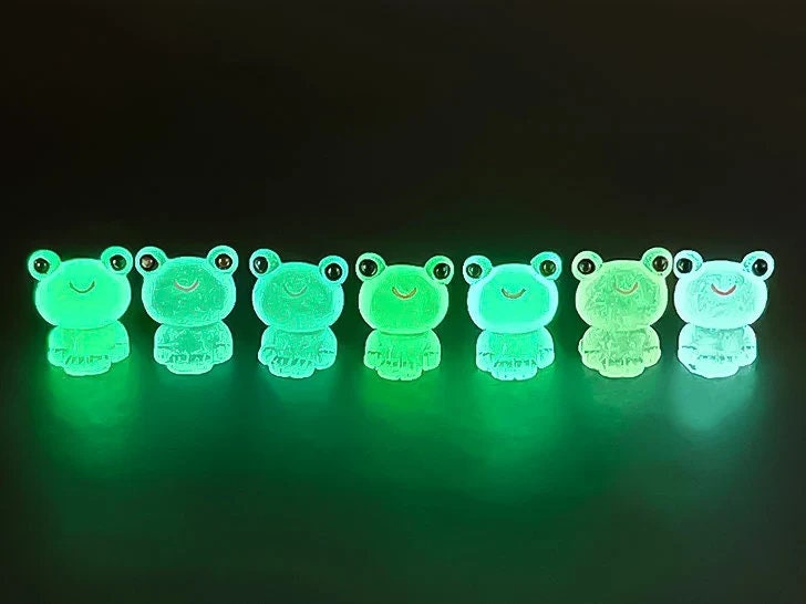 Glow-in-the-dark frog charms on a shoe shoe. These playful and luminous accessories add a fun, froggy touch to your footwear, making them perfect for customizing your shoes with a whimsical and adventurous vibe.
